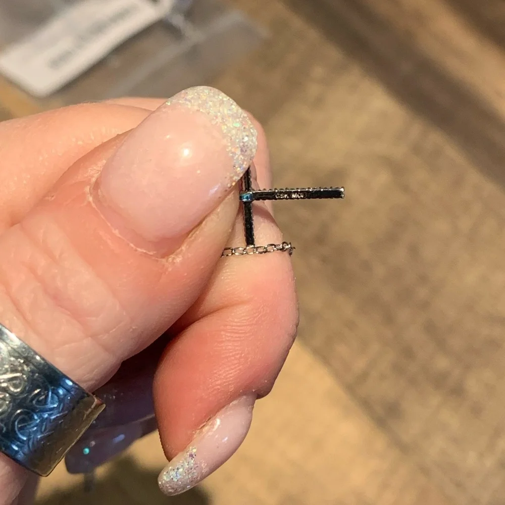 #179 0.17 cttw Moissanite cross necklace - Picture 8 of 9